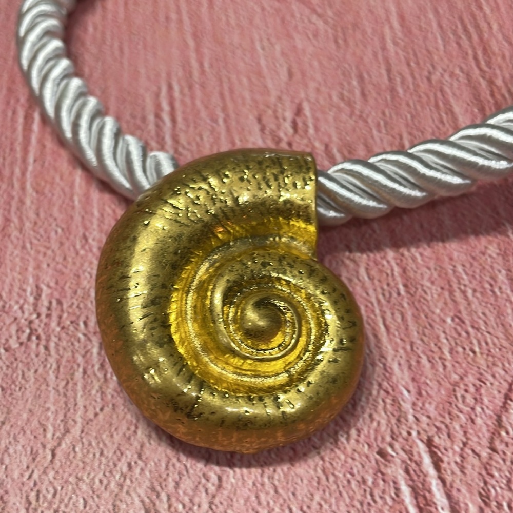 Pretty Little Thing Shell Necklace - Picture 4 of 7